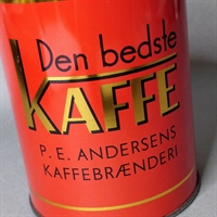 rød rund metaldåse med guld bogstaver P.E.Andersens kaffebrænderi"den Bedste kaffe" gammel kaffedåse genbrug